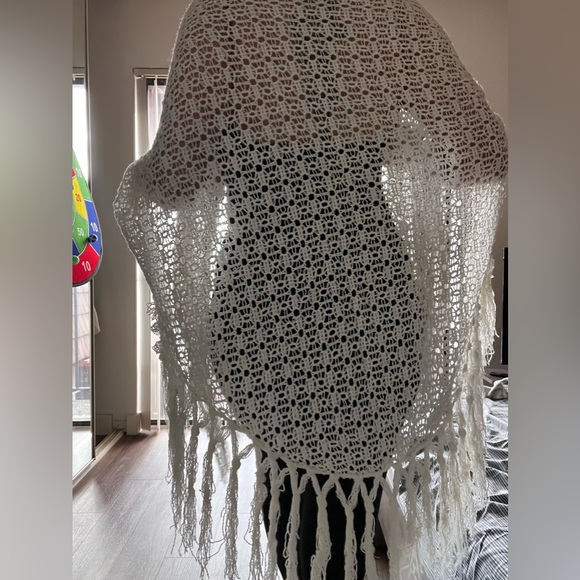 Vintage Handmade Triangular Shawl - Picture 5 of 7